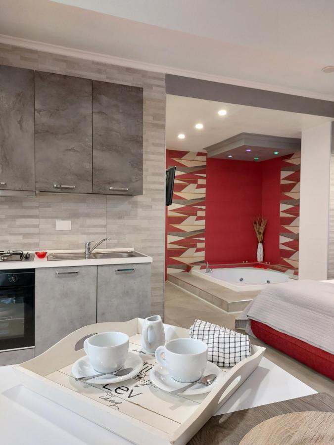 Sweet Home & Wellness Luxury Apartment Nettuno Exterior photo